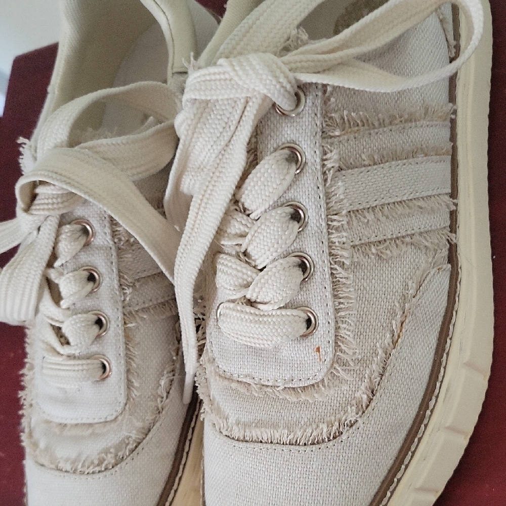 Vince CAMUTO Casual Cream Canvas Sneakers - Picture 6 of 7